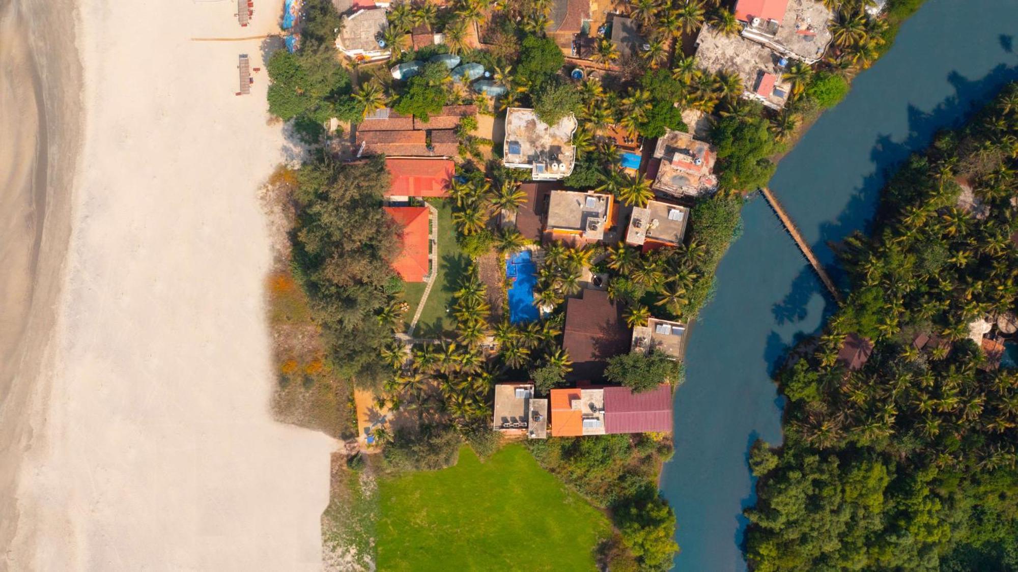 Mandrem Beach Resort, A Member Of Radisson Individuals Retreat Bagian luar foto