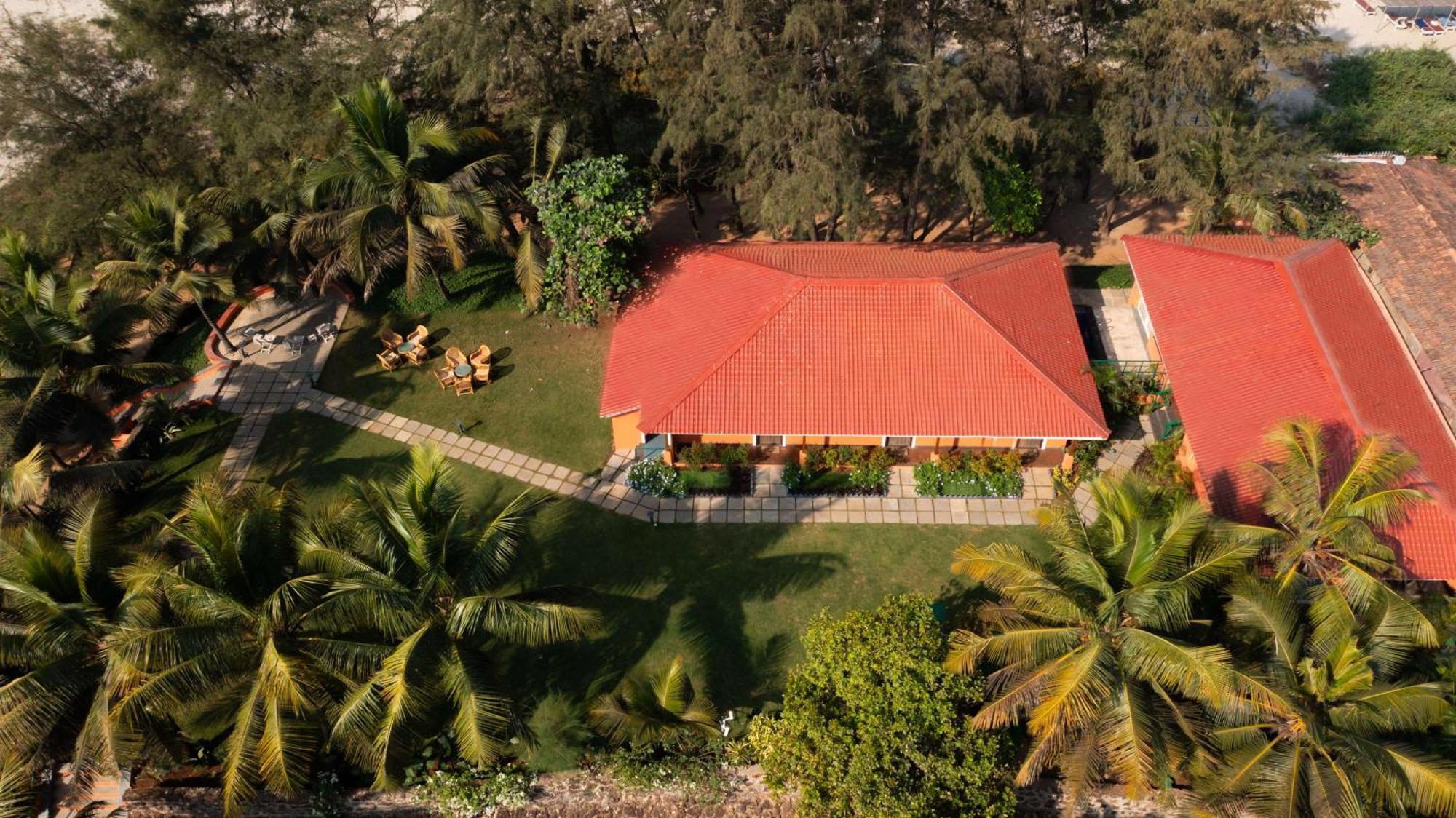 Mandrem Beach Resort, A Member Of Radisson Individuals Retreat Bagian luar foto