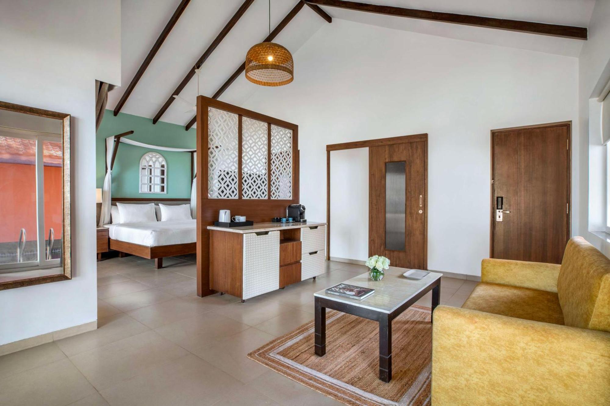 Mandrem Beach Resort, A Member Of Radisson Individuals Retreat Bagian luar foto