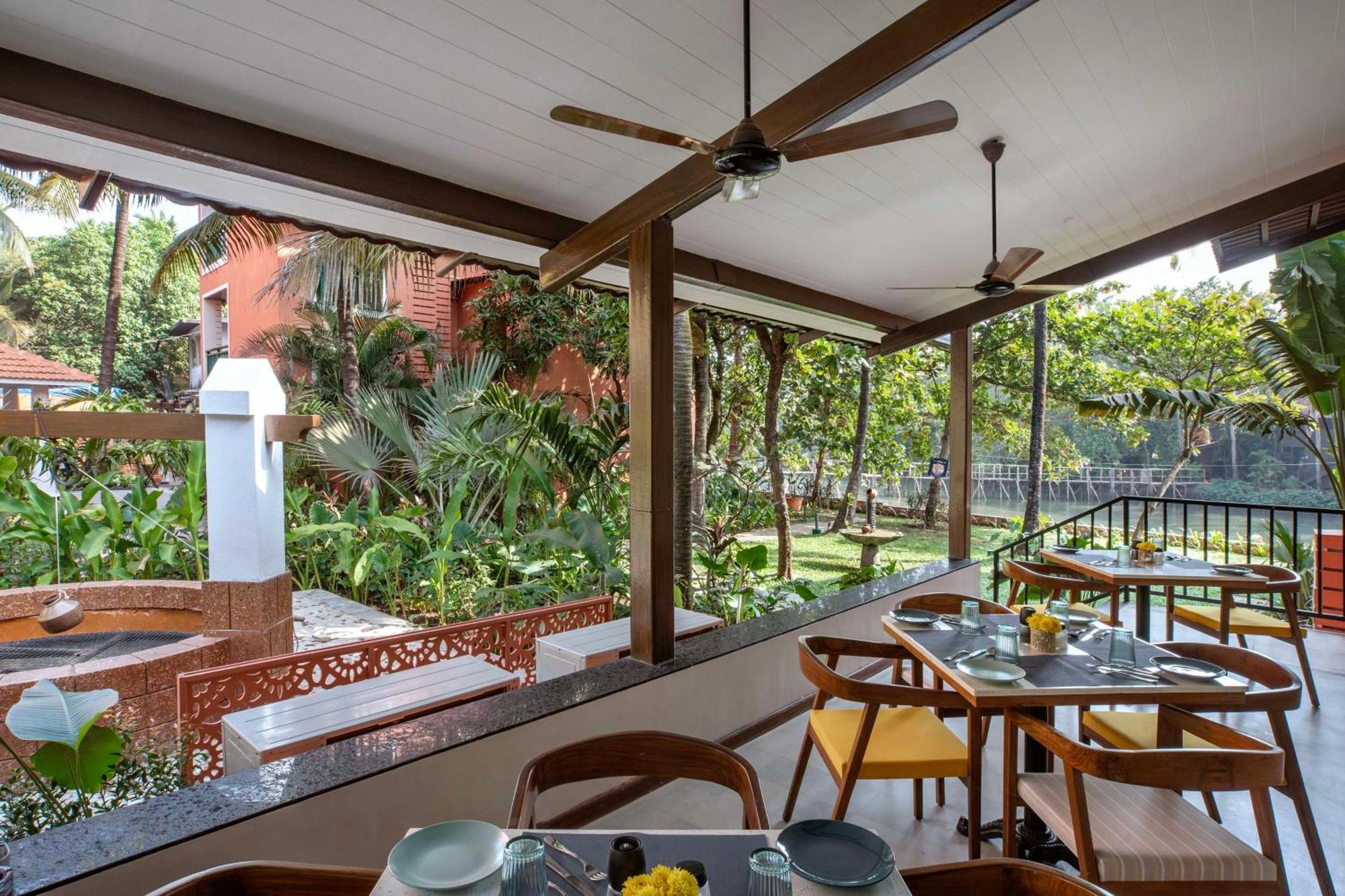 Mandrem Beach Resort, A Member Of Radisson Individuals Retreat Bagian luar foto