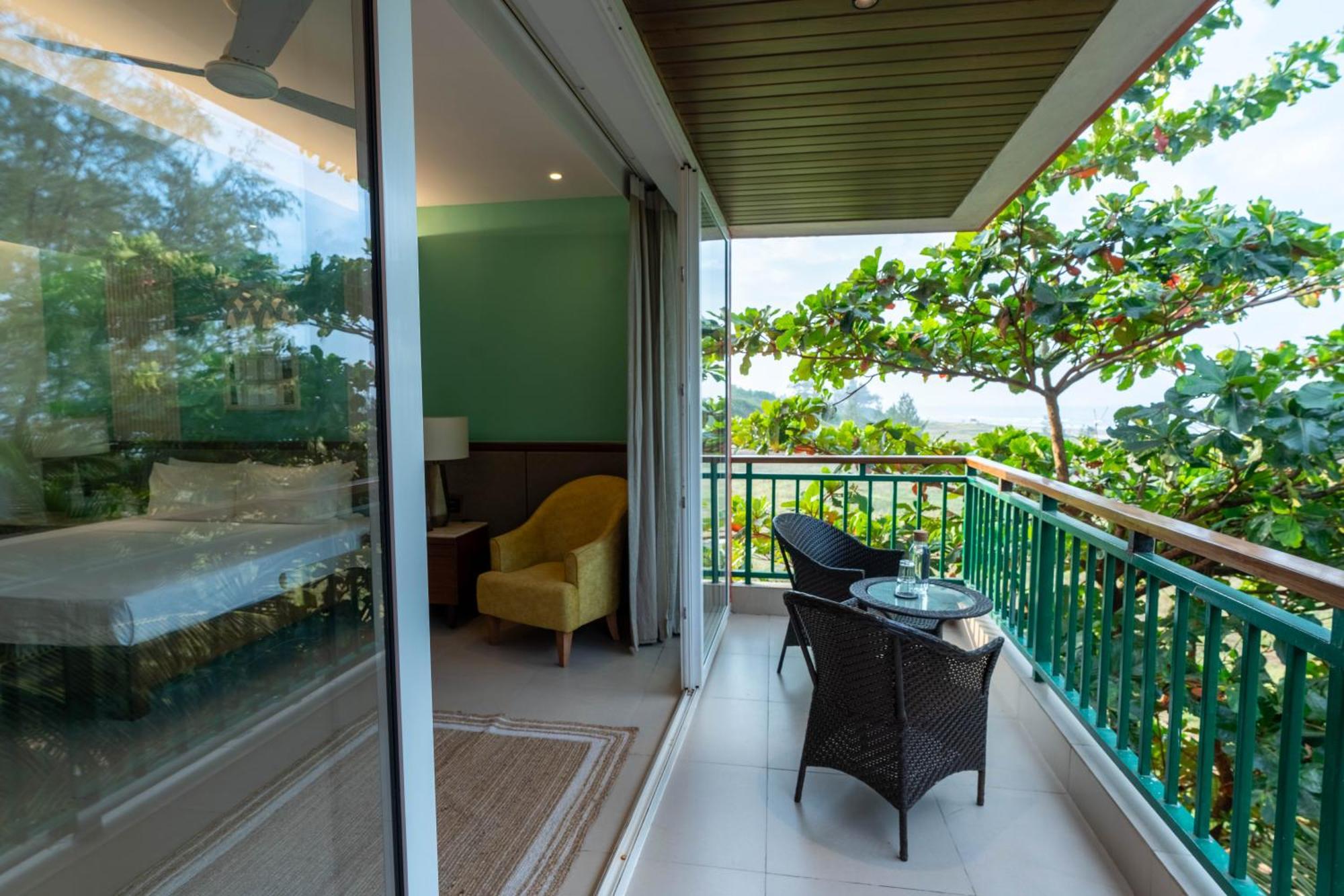 Mandrem Beach Resort, A Member Of Radisson Individuals Retreat Bagian luar foto