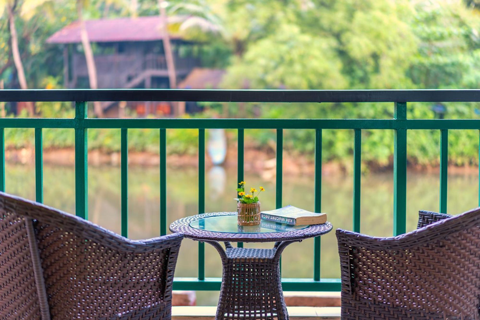Mandrem Beach Resort, A Member Of Radisson Individuals Retreat Bagian luar foto