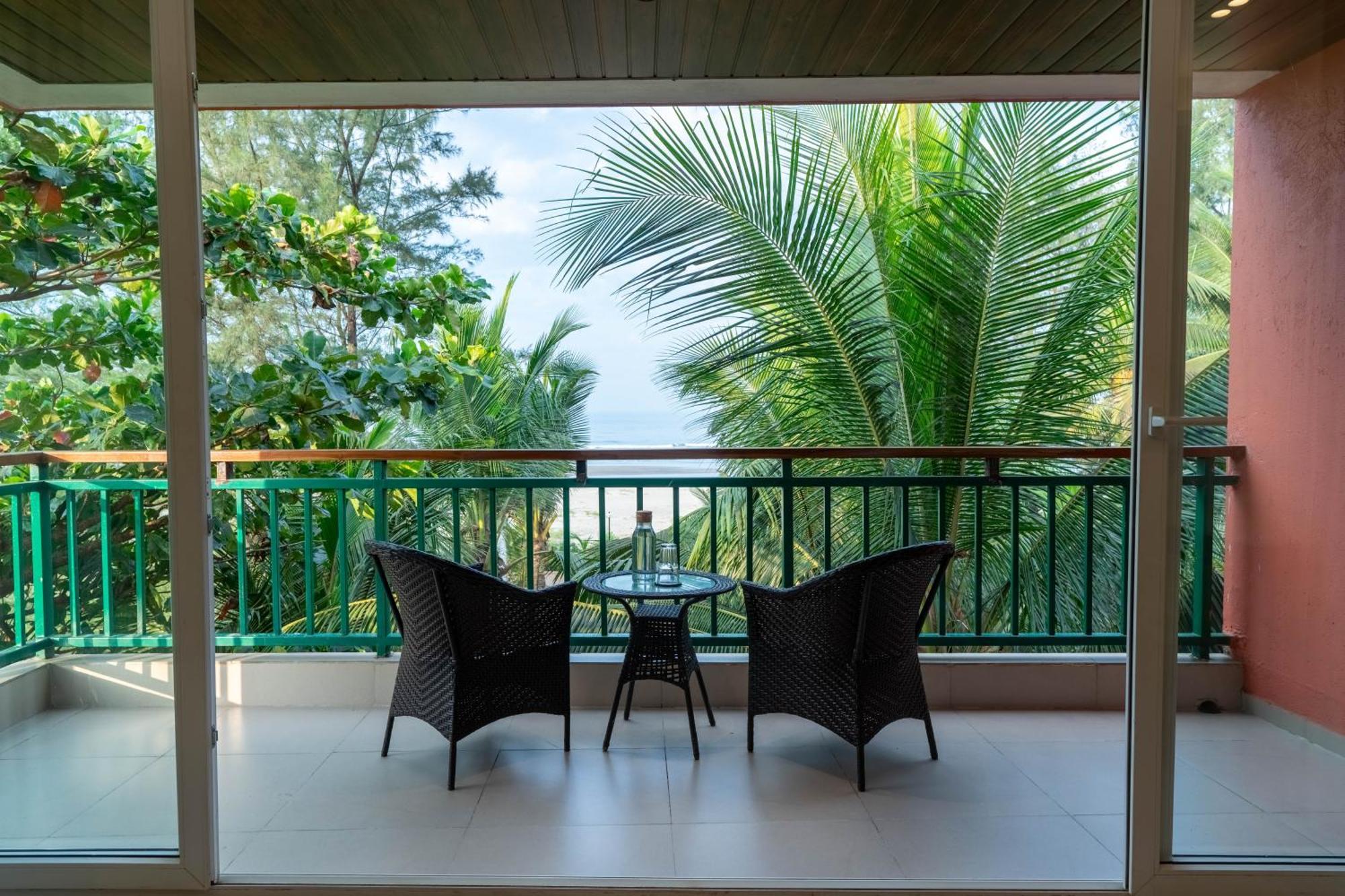Mandrem Beach Resort, A Member Of Radisson Individuals Retreat Bagian luar foto