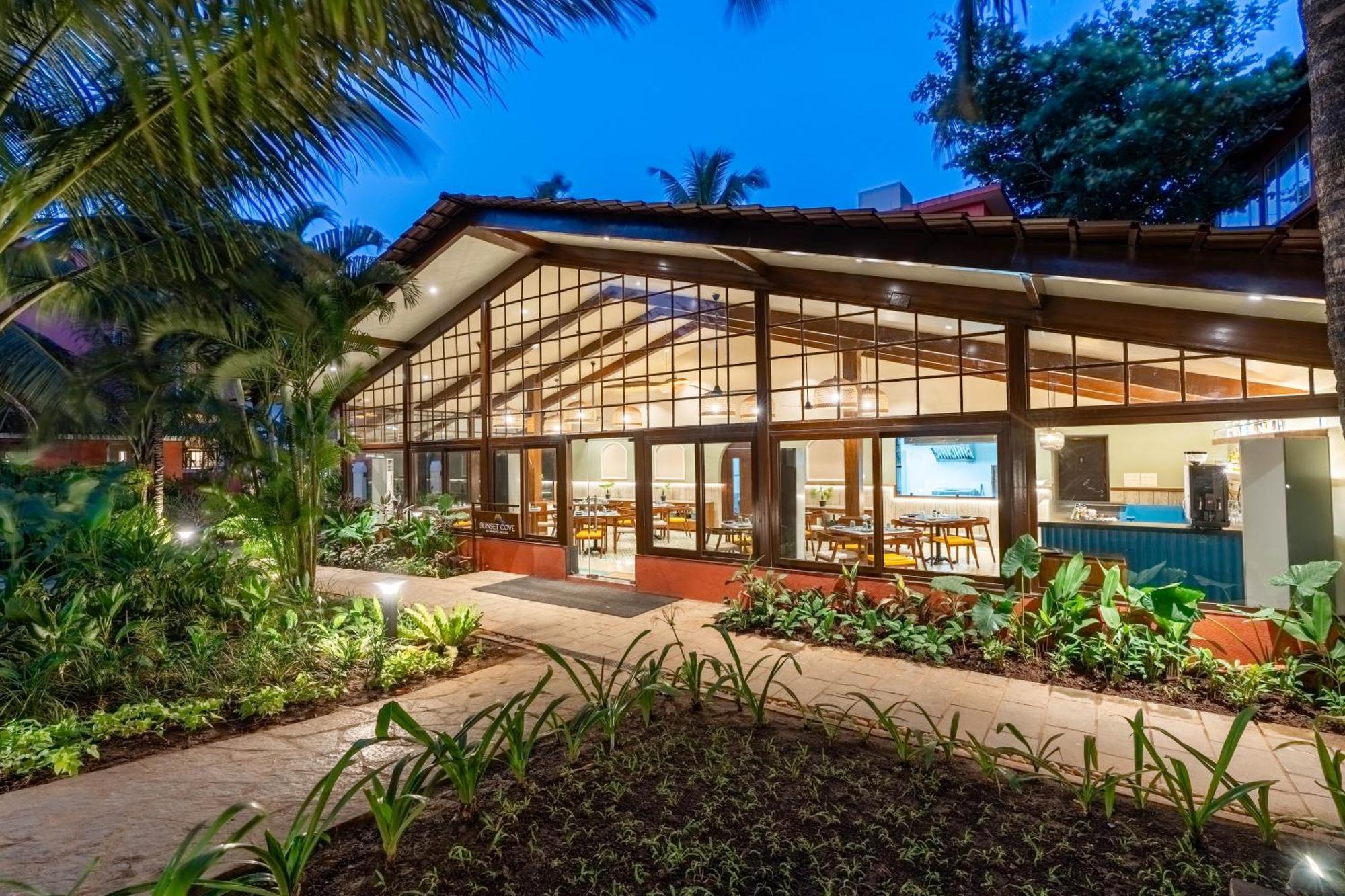 Mandrem Beach Resort, A Member Of Radisson Individuals Retreat Bagian luar foto