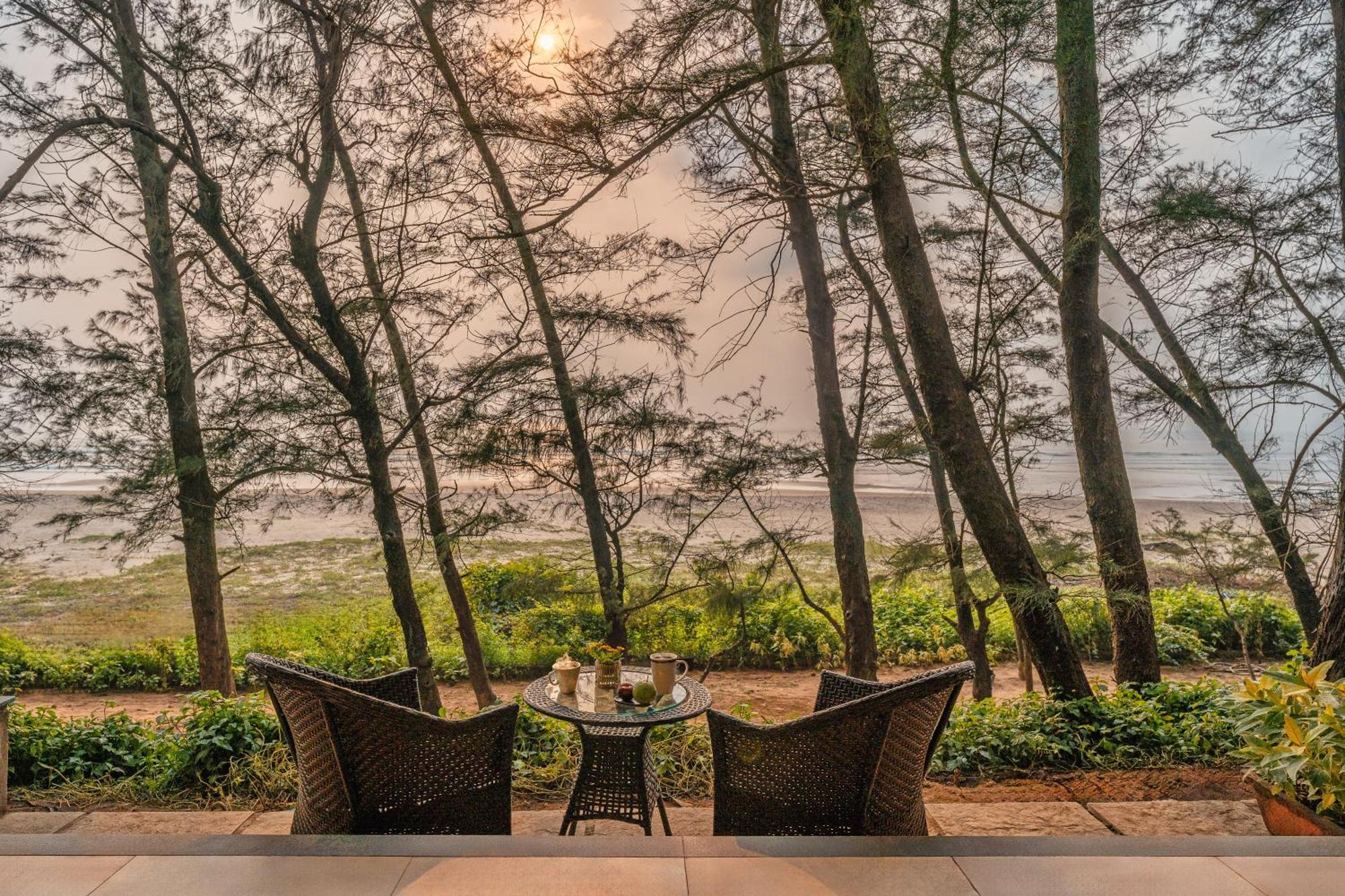 Mandrem Beach Resort, A Member Of Radisson Individuals Retreat Bagian luar foto