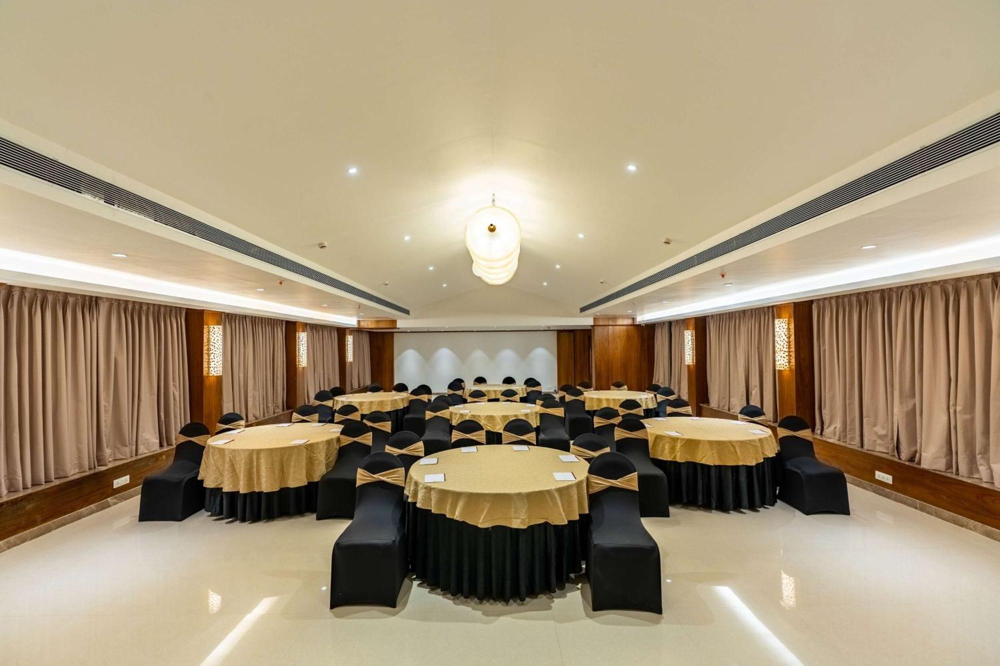 Mandrem Beach Resort, A Member Of Radisson Individuals Retreat Bagian luar foto