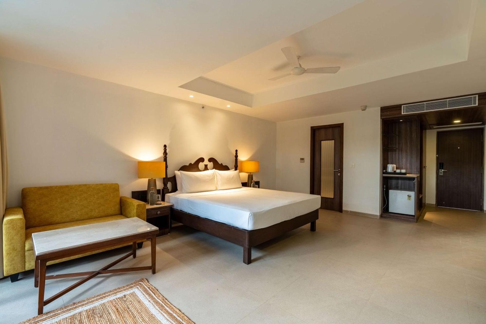 Mandrem Beach Resort, A Member Of Radisson Individuals Retreat Bagian luar foto