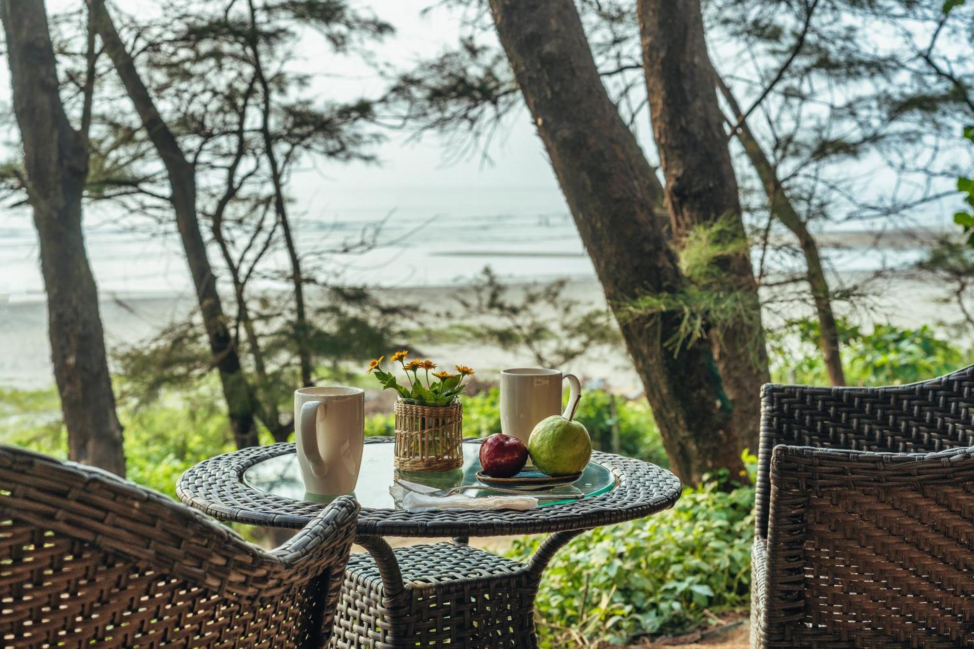 Mandrem Beach Resort, A Member Of Radisson Individuals Retreat Bagian luar foto