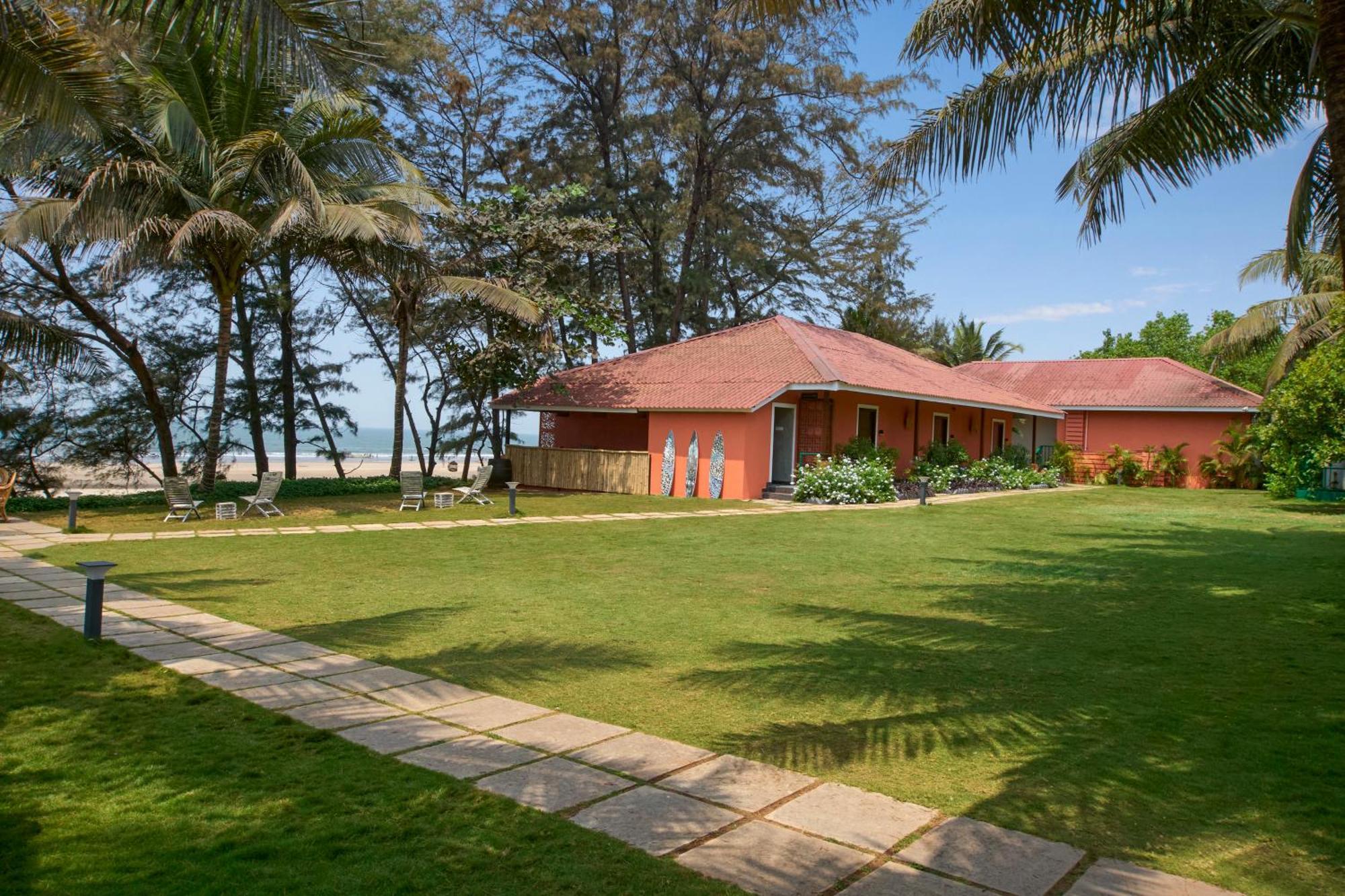 Mandrem Beach Resort, A Member Of Radisson Individuals Retreat Bagian luar foto
