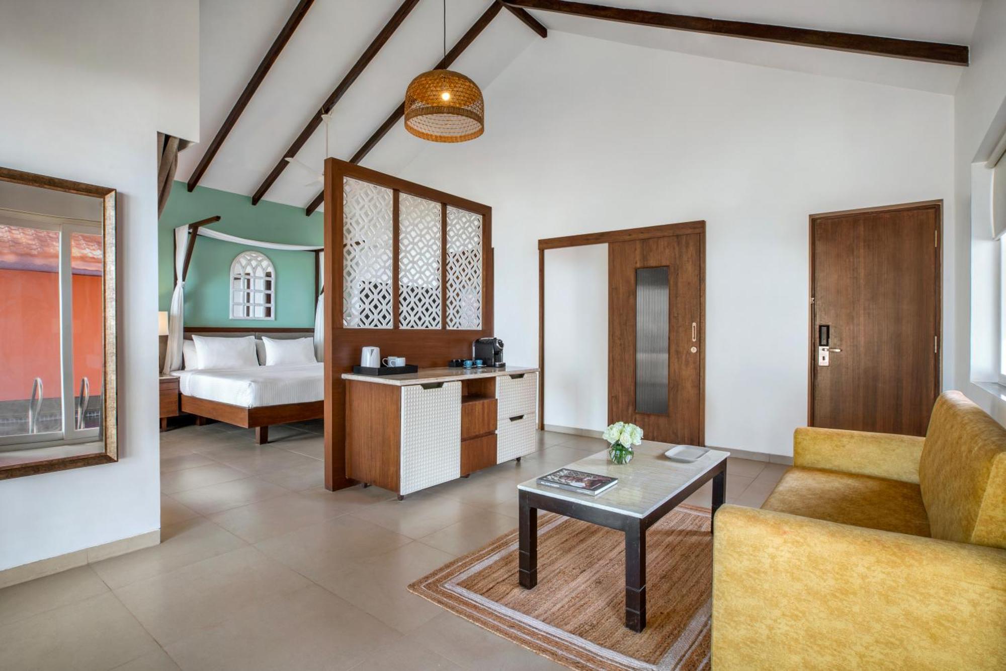 Mandrem Beach Resort, A Member Of Radisson Individuals Retreat Bagian luar foto
